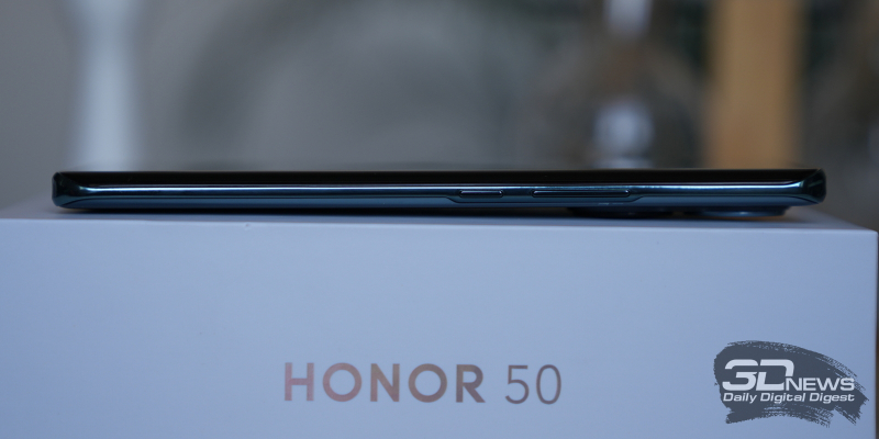  Honor 50, правая грань: клавиша питания и клавиша регулировки громкости 
