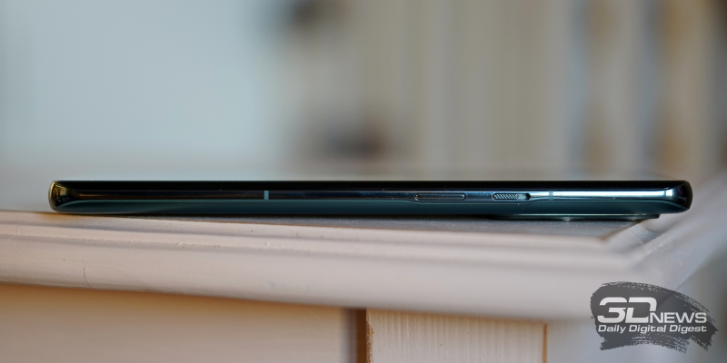  OnePlus 9 Pro, правая грань: клавиша блокировки/включения смартфона и переключатель звуковых профилей 