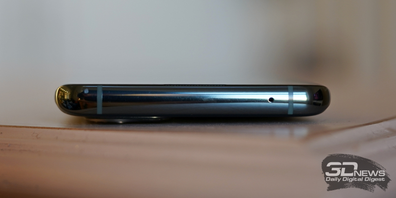 OnePlus 9 Pro, нижняя грань: основной динамик, порт USB Type-C, микрофон, слот для двух карточек стандарта nano-SIM 