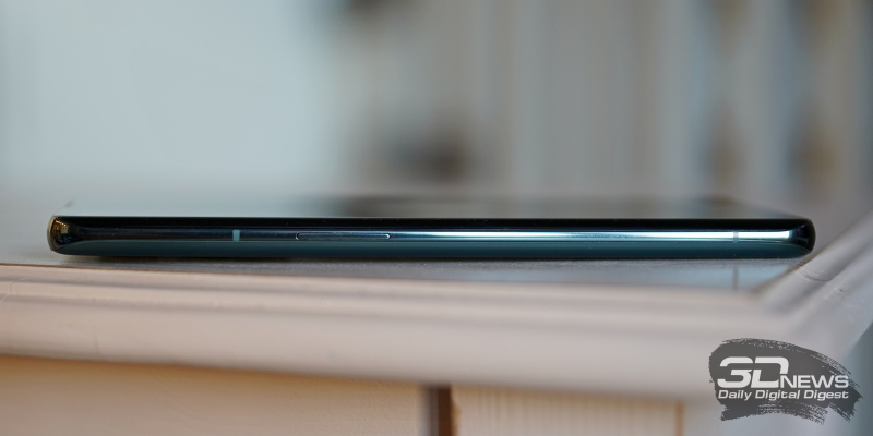  OnePlus 9 Pro, левая грань: две клавиши регулировки громкости/спуска затвора камеры 